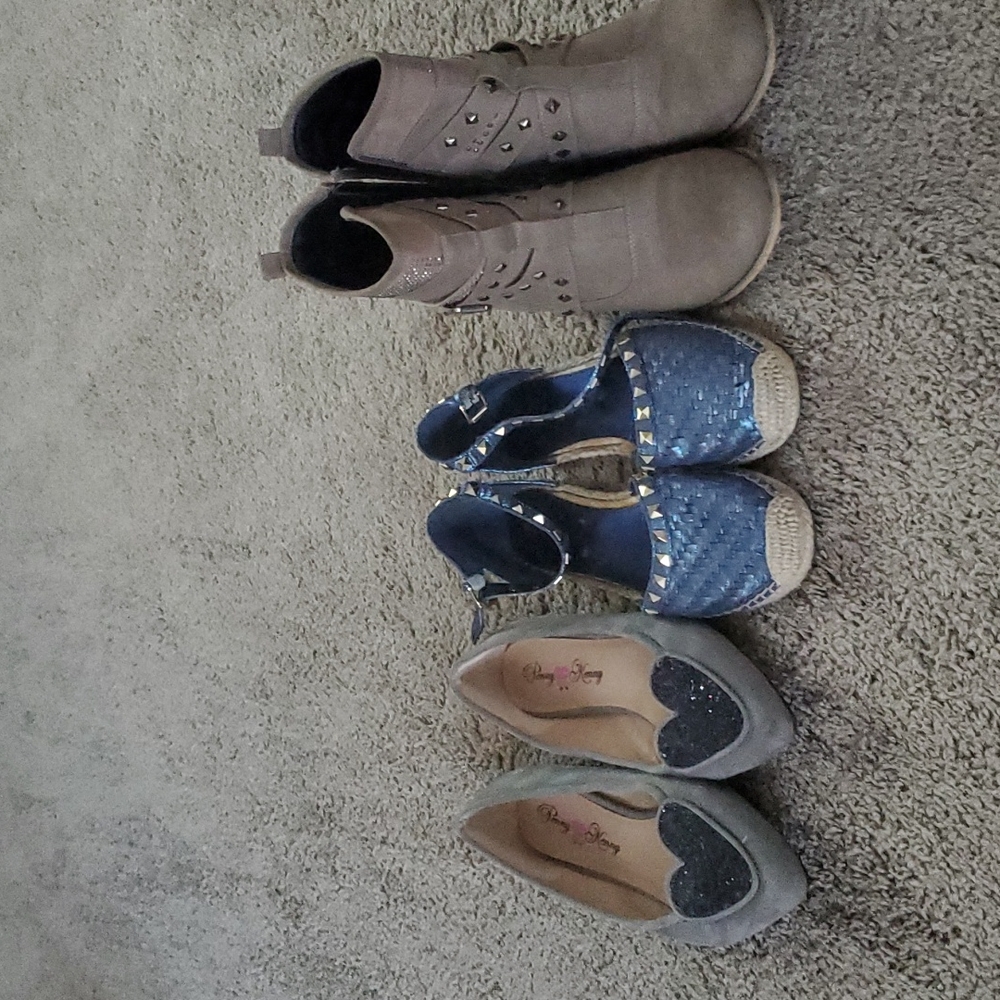 Bundle of shoes